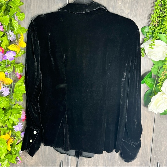 '💙2/$40💙Simplicity Velvety Button Up Top Size Large - Picture 8 of 14
